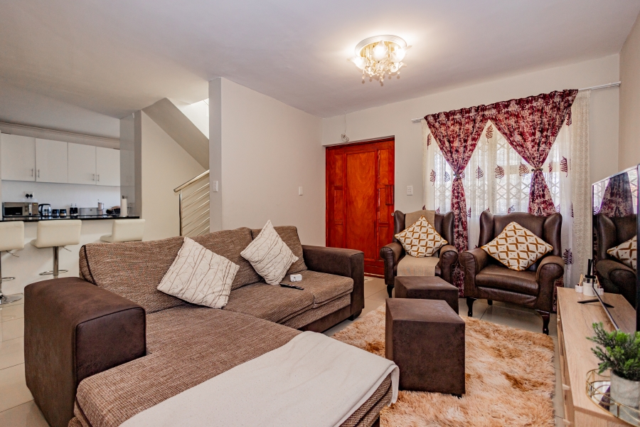 6 Bedroom Property for Sale in Sanddrift Western Cape